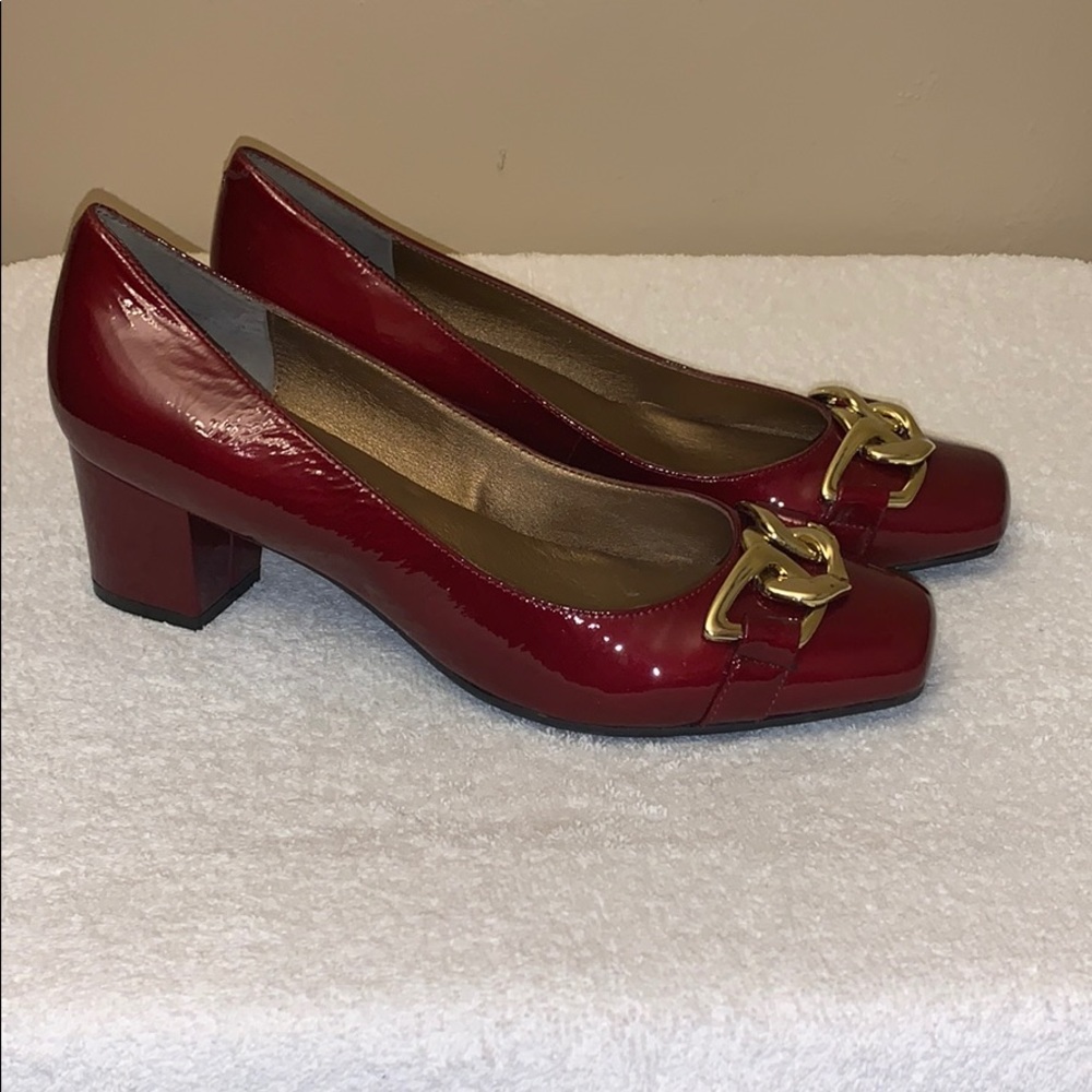 Me Too Patent Heels Size 11